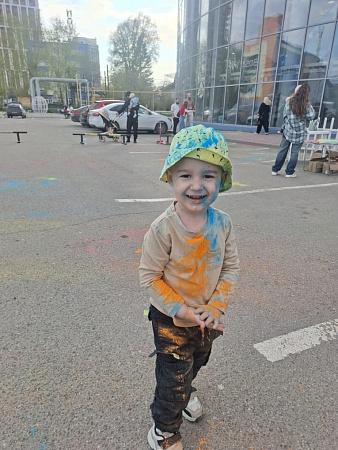 Первый фестиваль красок в сезоне