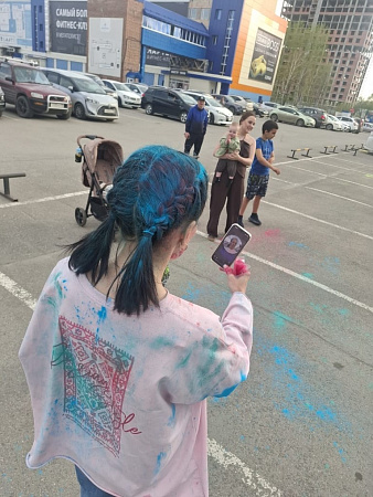 Первый фестиваль красок в сезоне